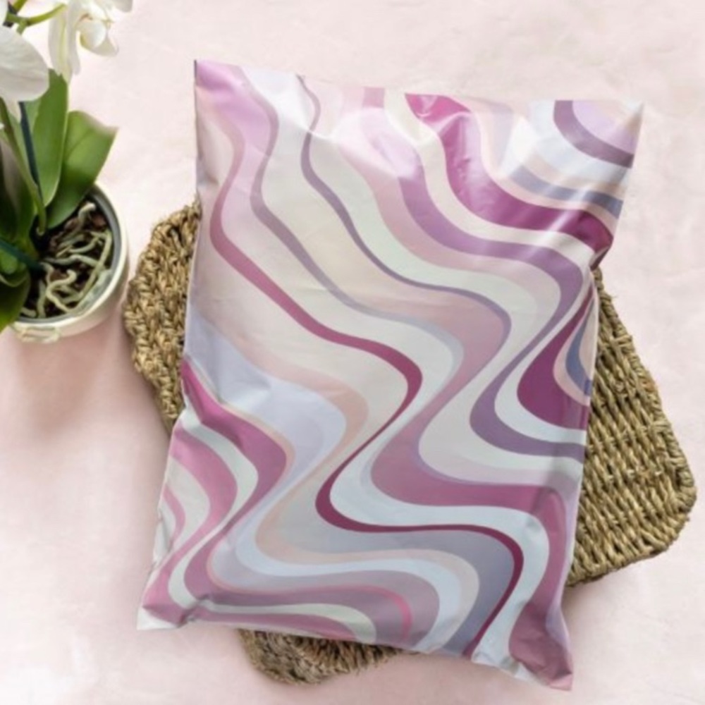 25 14X17 Poly Mailers Abstract Swirl Shipping Envelopes PRICE IS FIRM - Picture 5 of 7